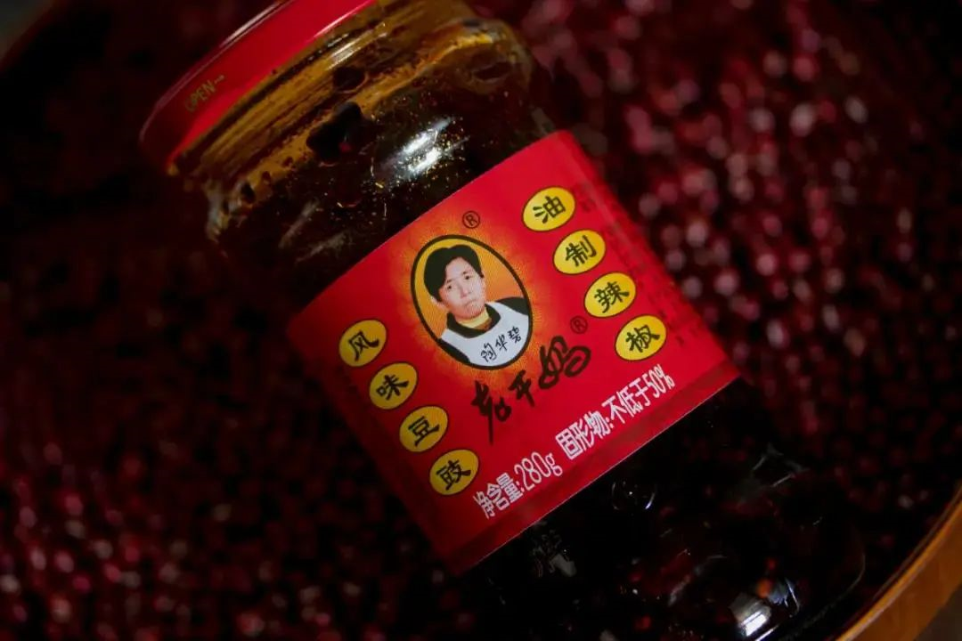 “女色侍人”的椰树集团,开始卖男色了?