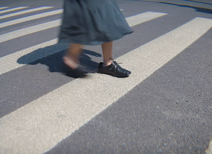 内衣跑杯、空杯,史诗级社死广告好炸裂!
