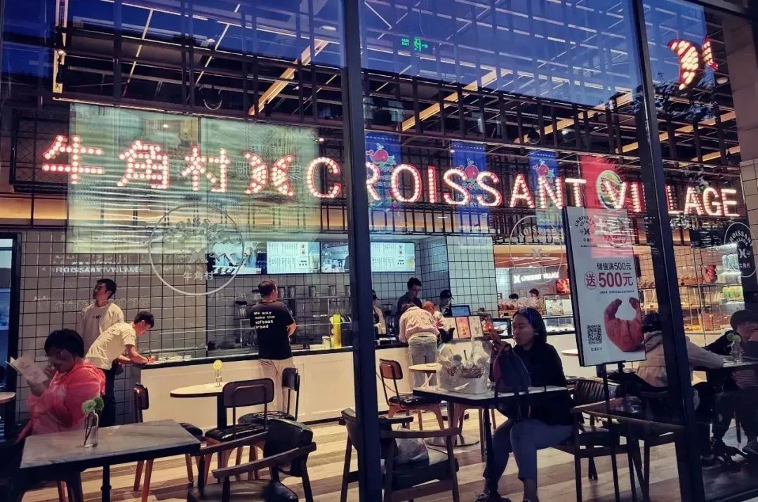 又一网红烘焙品牌翻车!拖欠货款、门店关闭,董事长股权被冻结