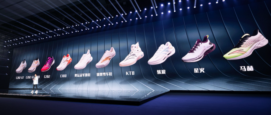 安踏与耐克的赛场,不止在中国