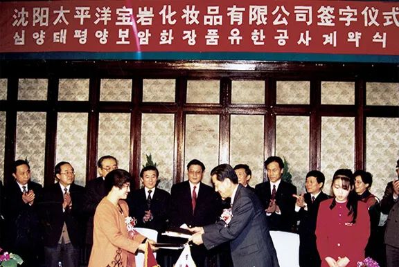 这家韩国美妆巨头,如何兴衰起伏? | 案例