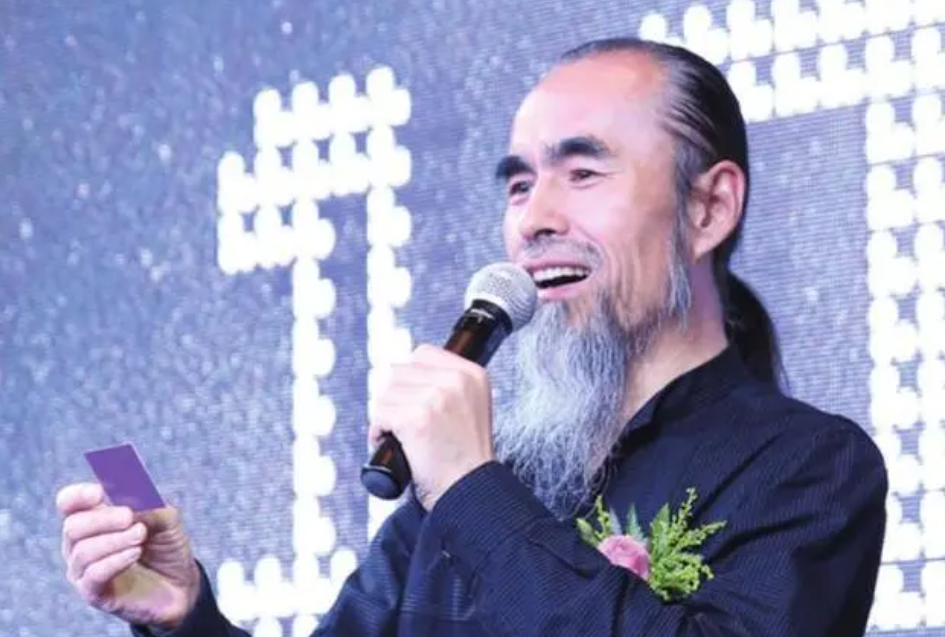 经济遇冷,玄学愈热,割起韭菜来有多狠?