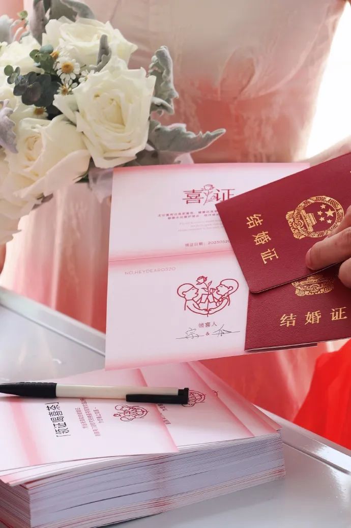 靠真诚出圈,喜茶x《光与夜之恋》联名杀疯了