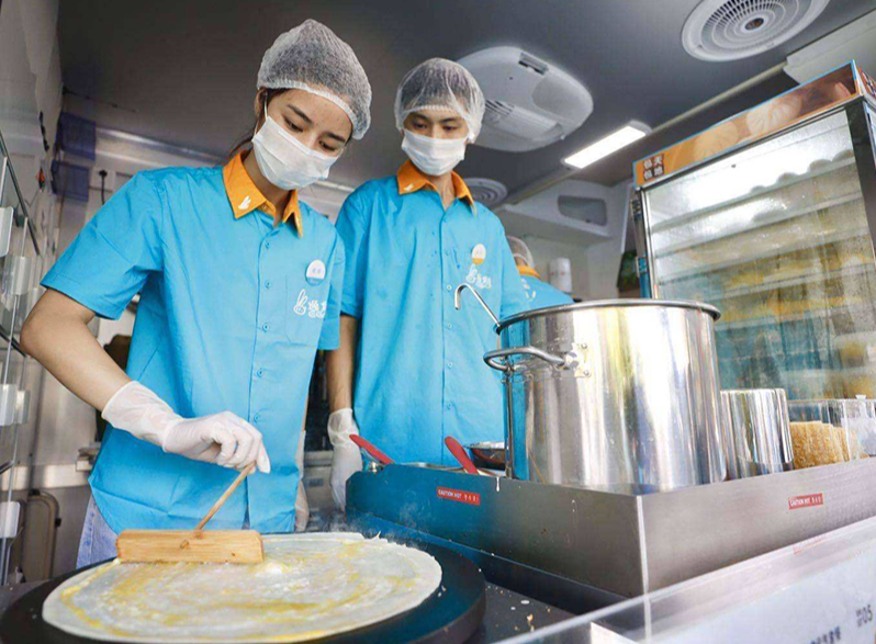 数字化与鲜食热食，便利店2023两大关键词