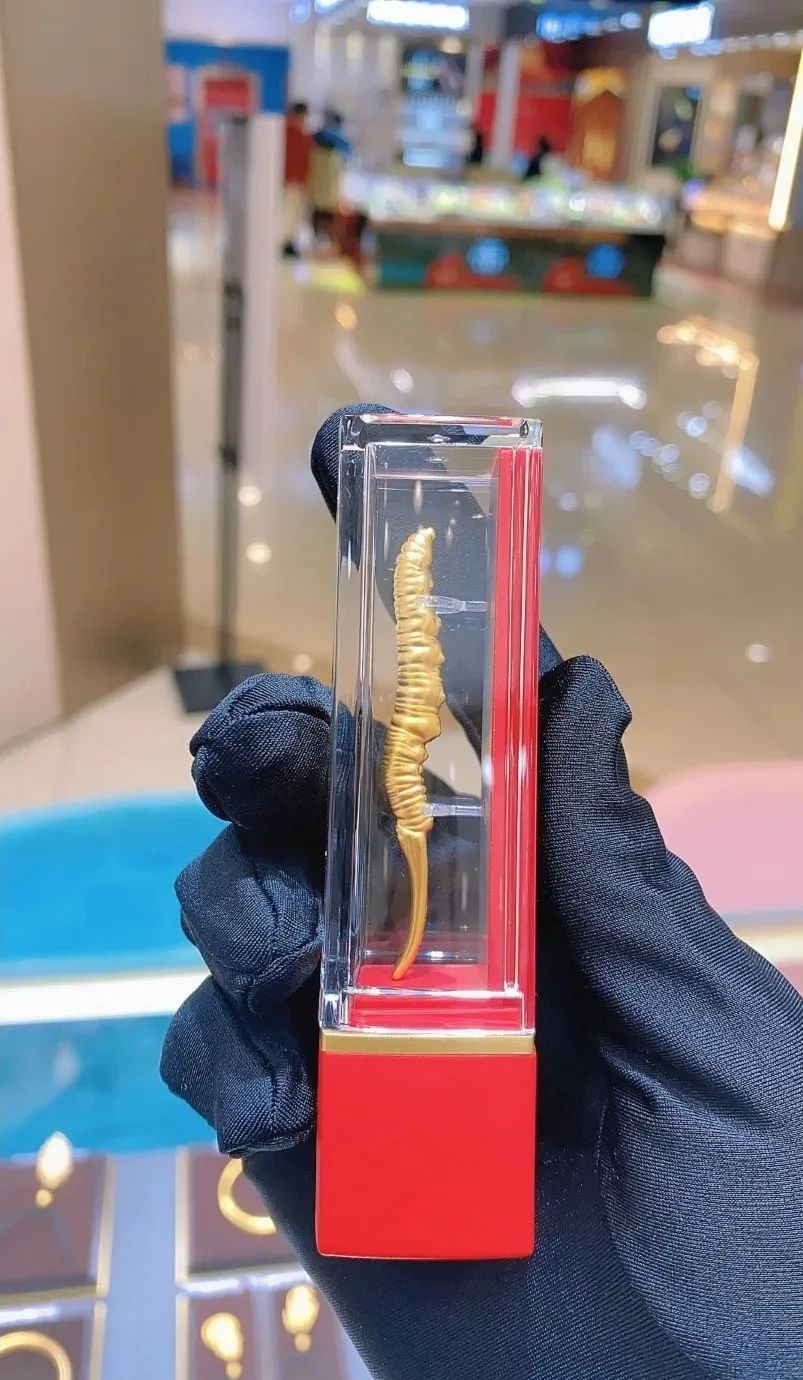 这家“不务正业”的金店,推出“黄金奥特曼”,引90后集体疯抢!网友:黄金做的光!谁还能说我幼稚!