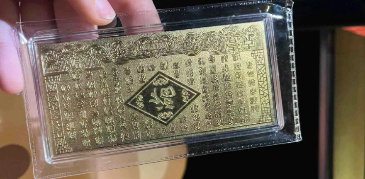 半裸、解胸罩、扇耳光,这家公司的年会比宜家还离谱!