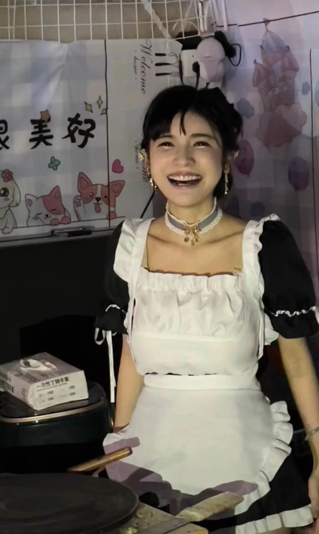 被偏爱的,被围猎的,实地探访狗头萝莉煎饼摊
