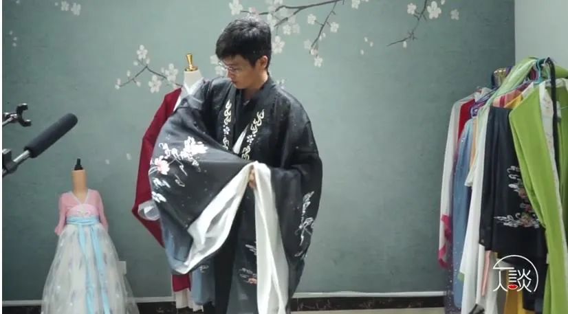 经济下行,要不要回老家,找一份“铁饭碗”的工作?