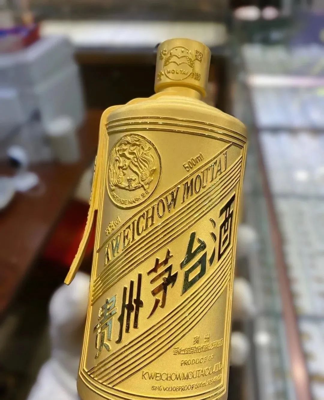 这家“不务正业”的金店,推出“黄金奥特曼”,引90后集体疯抢!网友:黄金做的光!谁还能说我幼稚!