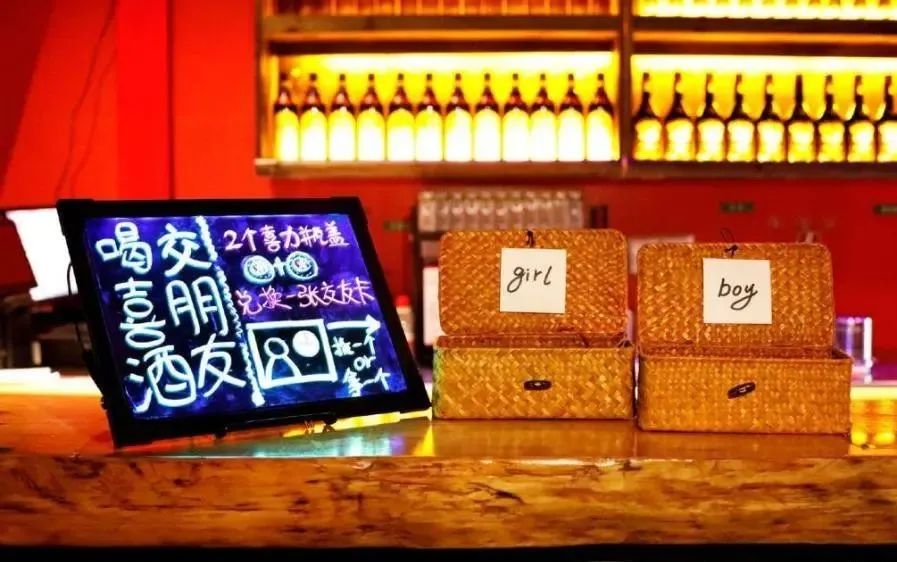 海伦司「出海」,小酒馆第一股忙「找钱」
