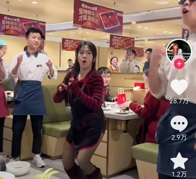 小杨哥徒弟复播3分钟被封！又一场不必要的流量狂欢