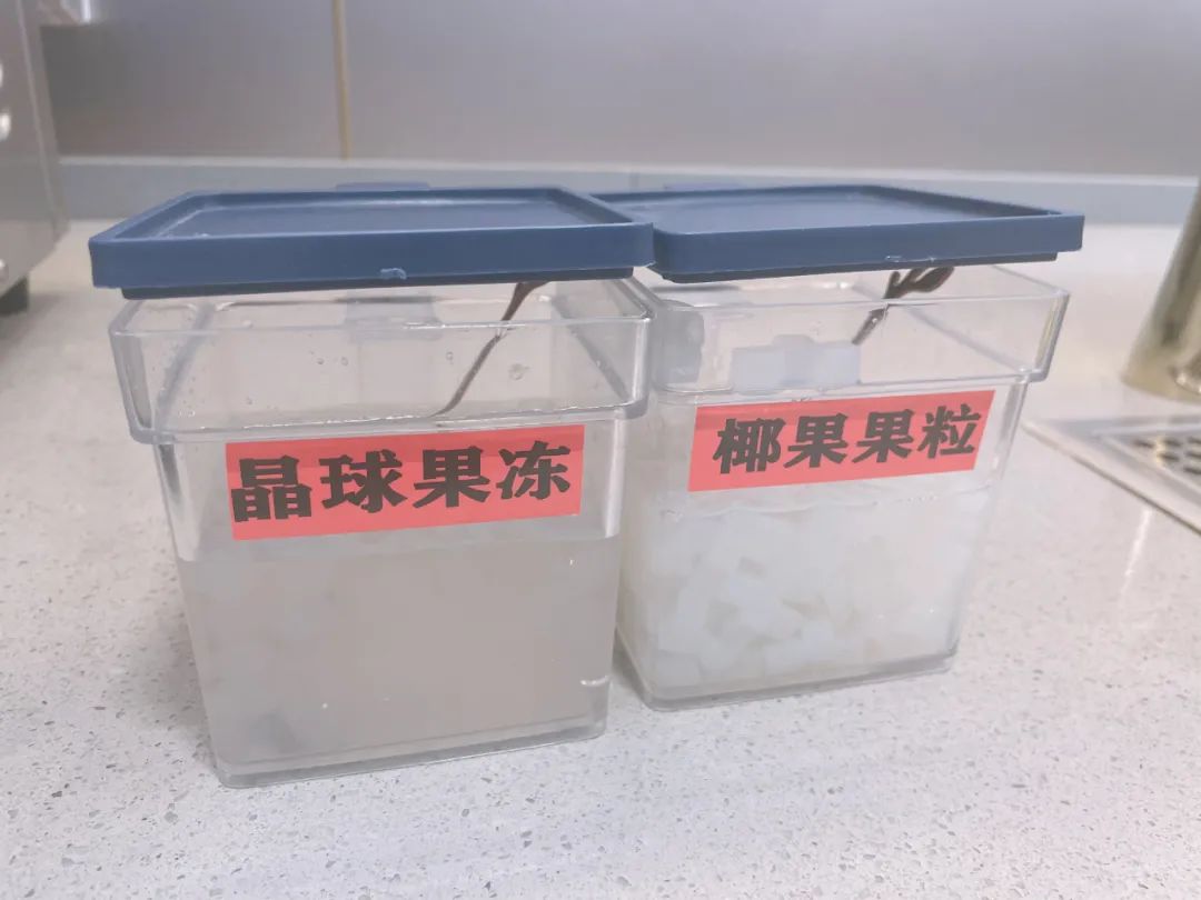 卡塔尔土豪也来海底捞了?让生日趴“社死”再升级!网友:除了寿星,其他人都好高兴!