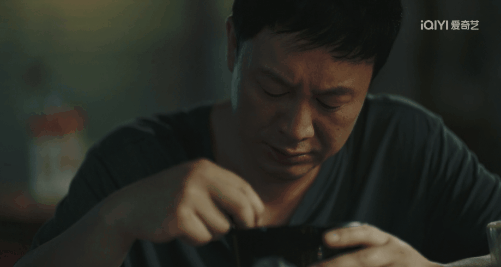 杀疯了！张颂文一周上了16个热搜，卖鱼佬彻底火了！网友：京海版教父！