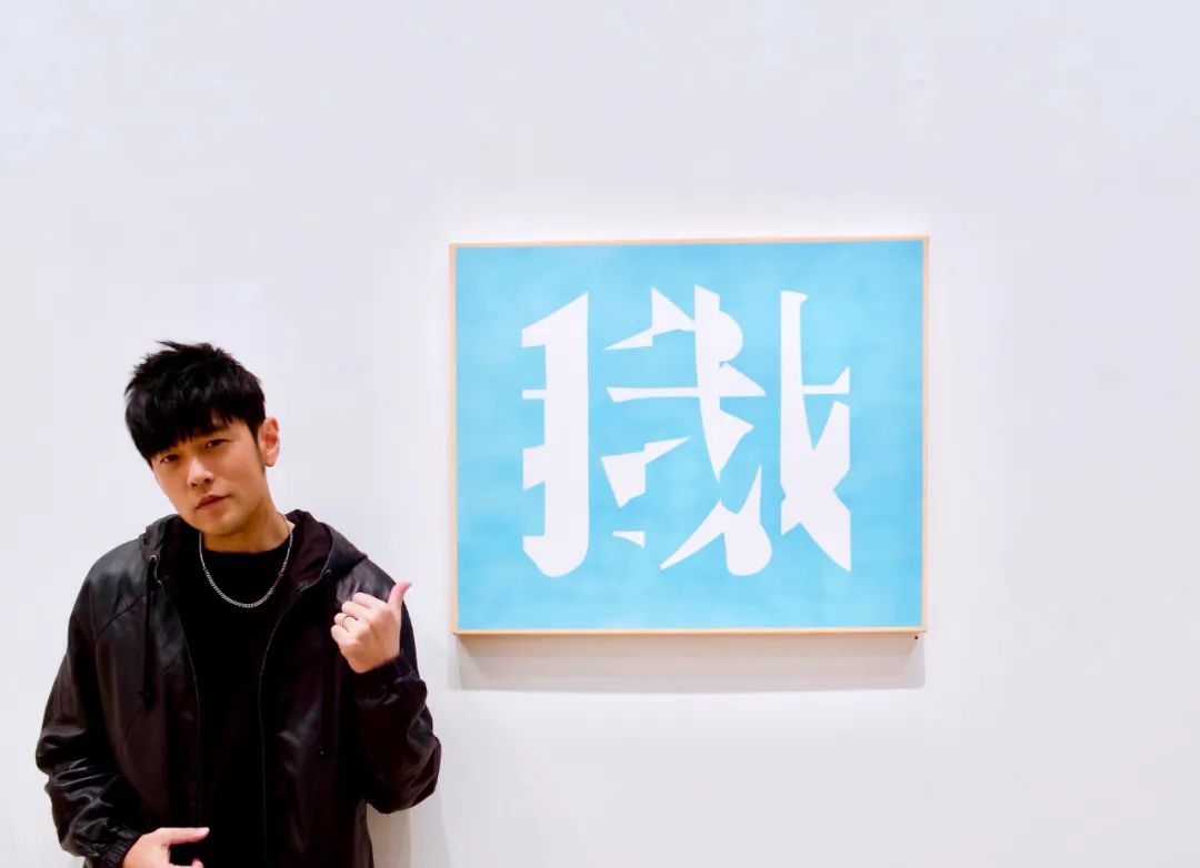 蔡康永开“冤种”艺术展,周杰伦一口气买3张?批发进货式购买,引粉丝不解!网友:看不懂啊,这也算艺术品?