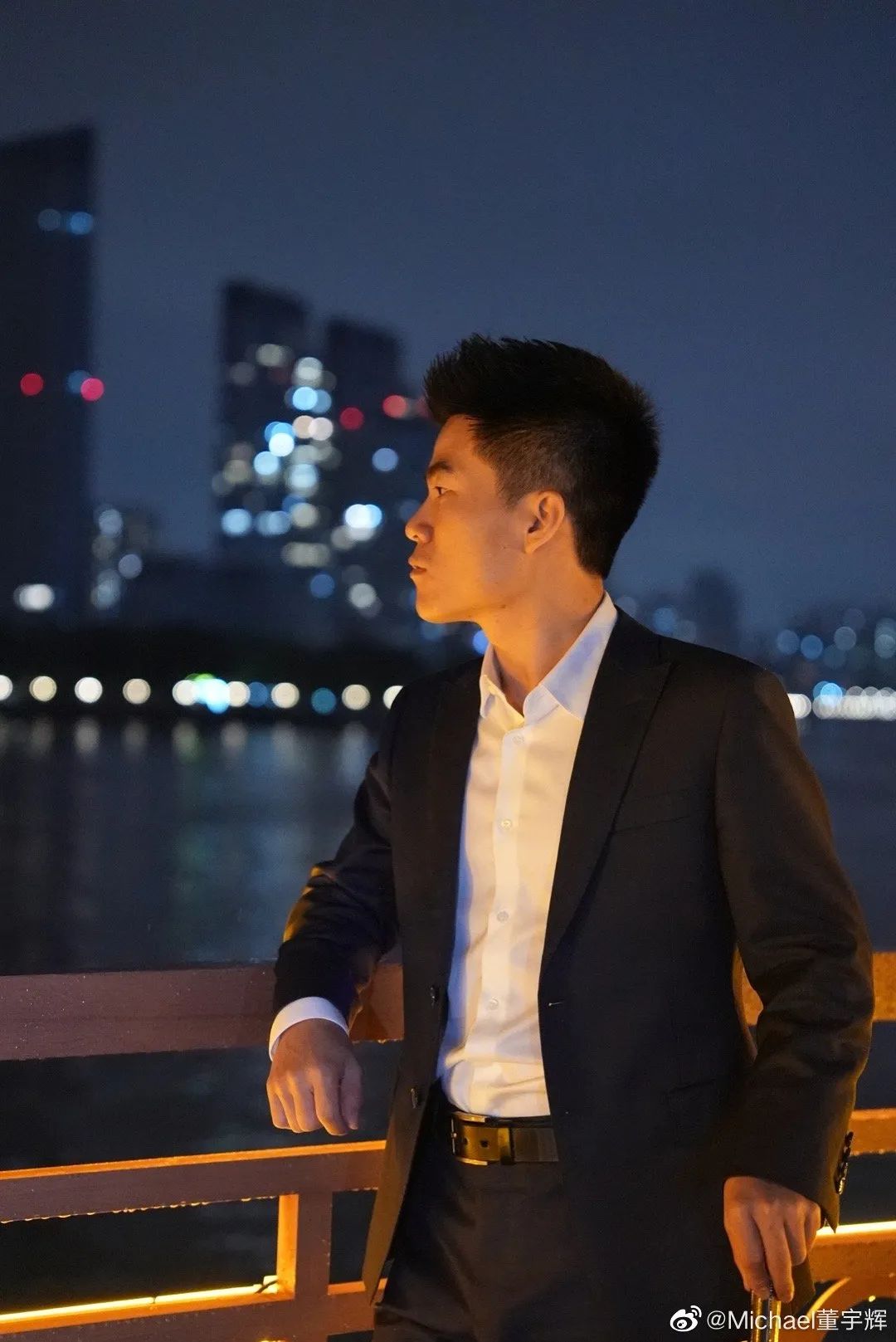 东方臻选疑似“去董宇辉化”,高知人设背后“套中人”矛盾多!