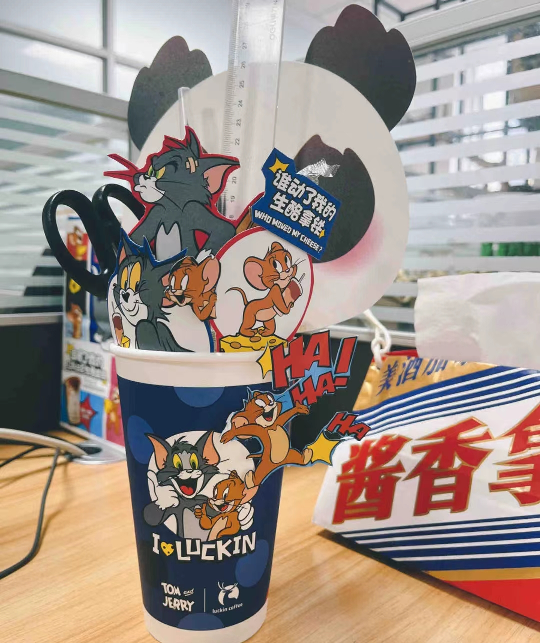 瑞幸联名猫和老鼠,苹果赢麻了
