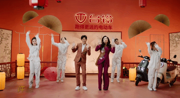 靠凤凰传奇破圈的电动车,活该你火了!