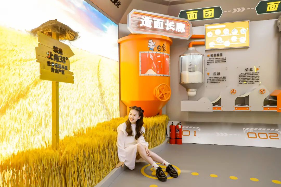 从白象泡面工厂的爆火，看品牌如何圈粉Z世代