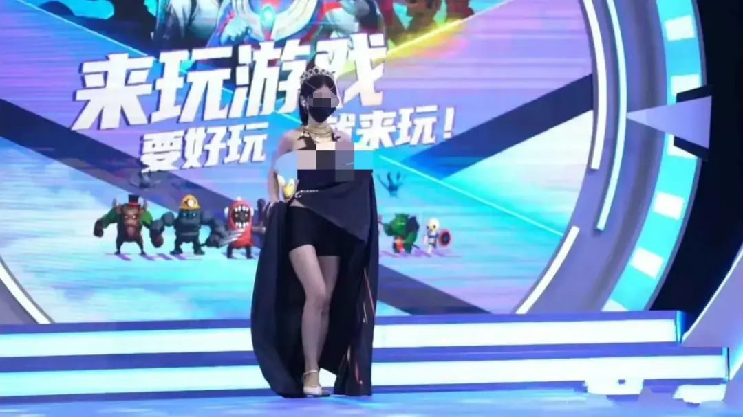 “擦边”女网红宣布退圈,不卖色相卖煎饼?