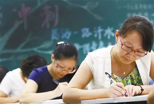 2024年,别再惦记教师这个铁饭碗了:教师的失业风险与出路