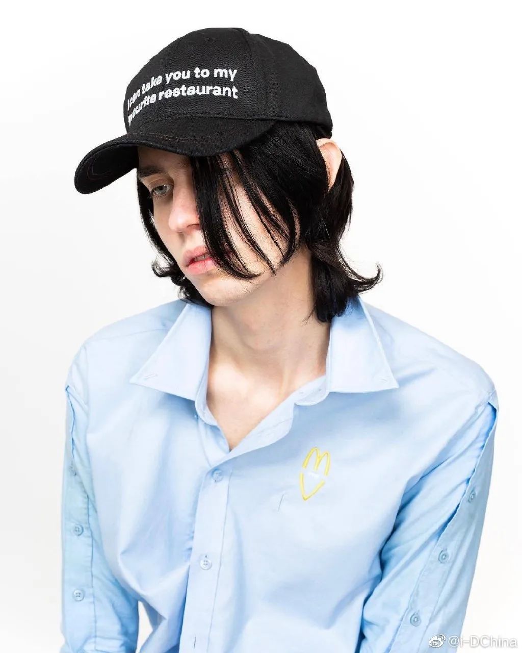 制服诱惑?海底捞的“特殊服务”越来越魔幻...