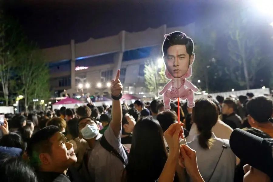 门票炒到60000元,周杰伦演唱会的黄牛“集体退票”,但钱没少赚?