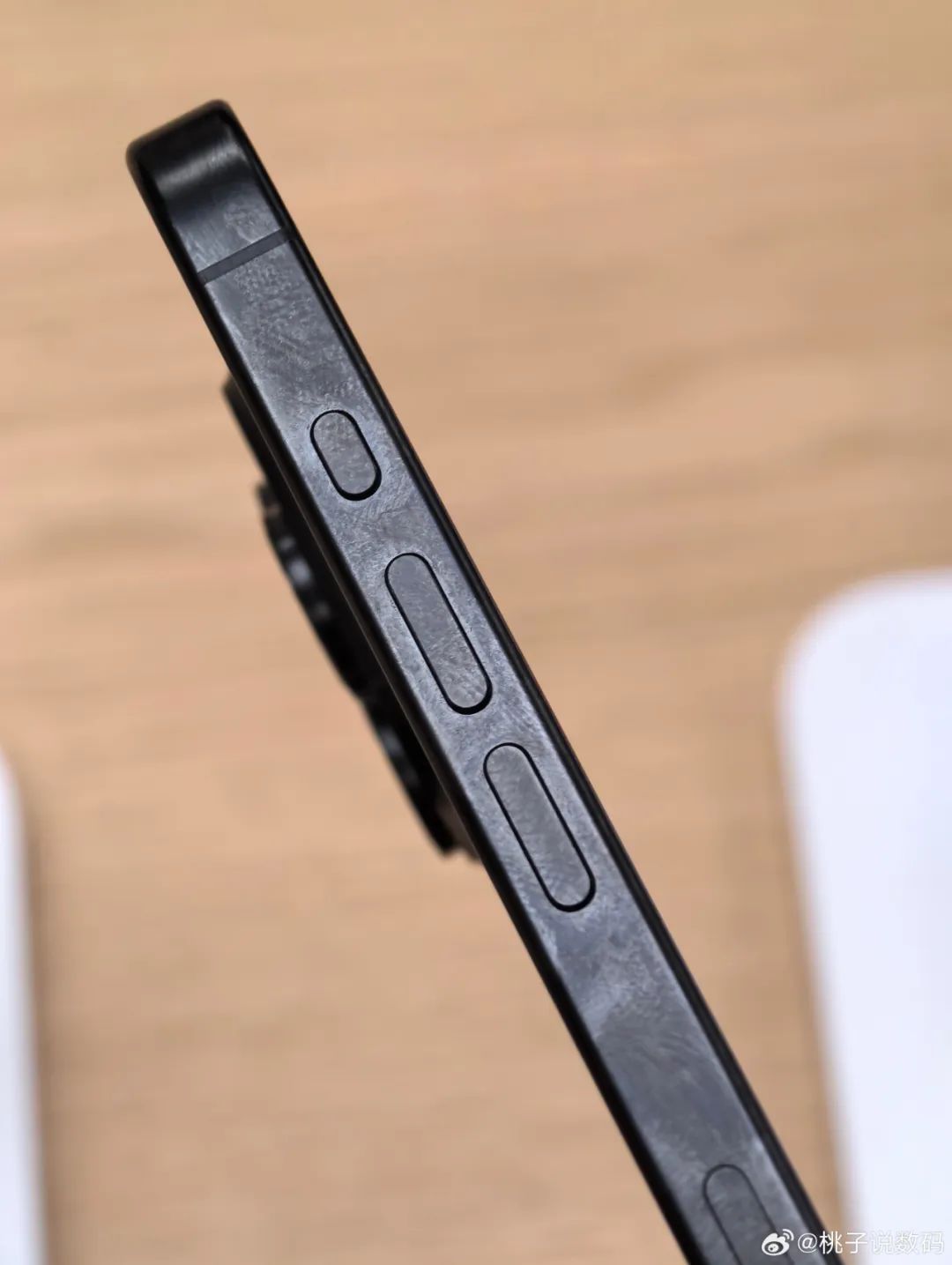 史上最冷苹果季,iPhone15卖不动16凑!