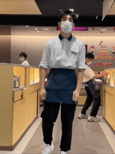 海底捞搞男团选秀101,内娱汗流浃背了...