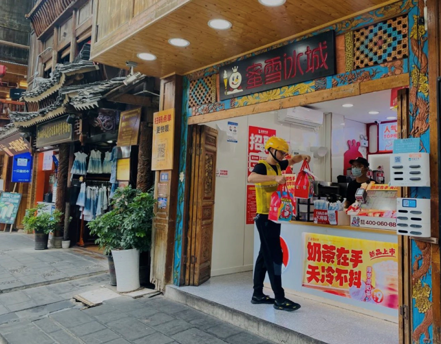 乡镇景区,正在批量走出外卖合伙人