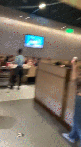 卡塔尔土豪也来海底捞了?让生日趴“社死”再升级!网友:除了寿星,其他人都好高兴!