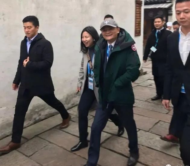 北京车展最火的非汽车品牌:雷军同款丹尼爱特