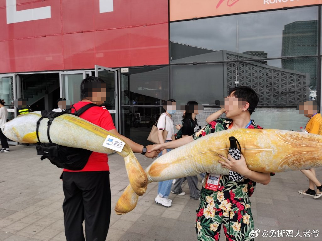 杭州&ldquo;绑架式&rdquo;疯抢草莓熊，山姆傻眼了！