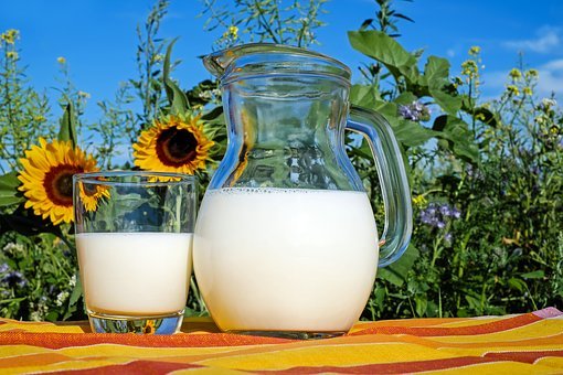 牛奶milk-2474993__340.jpg