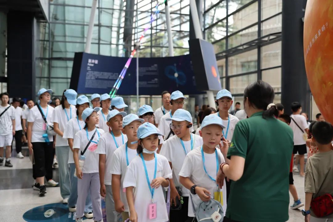 20万棵树、660所小学、118万儿童,这些数字背后的伊利公益故事