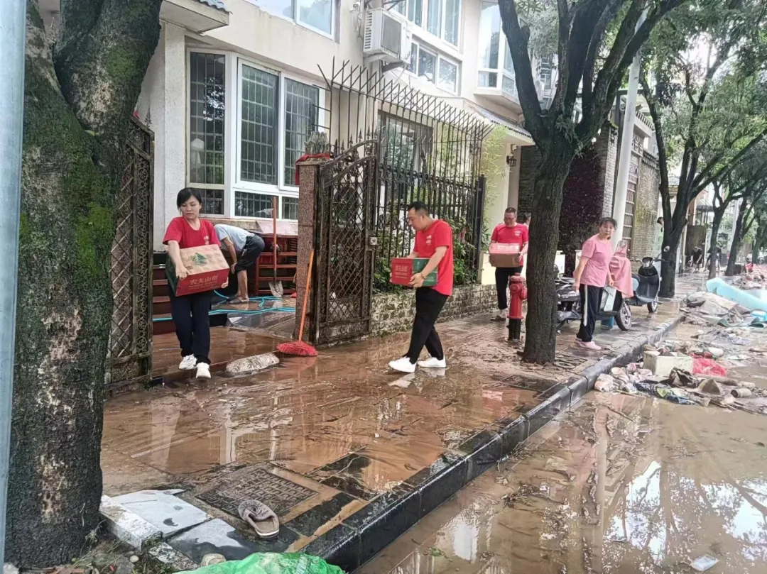 农夫山泉,不做网红做长红