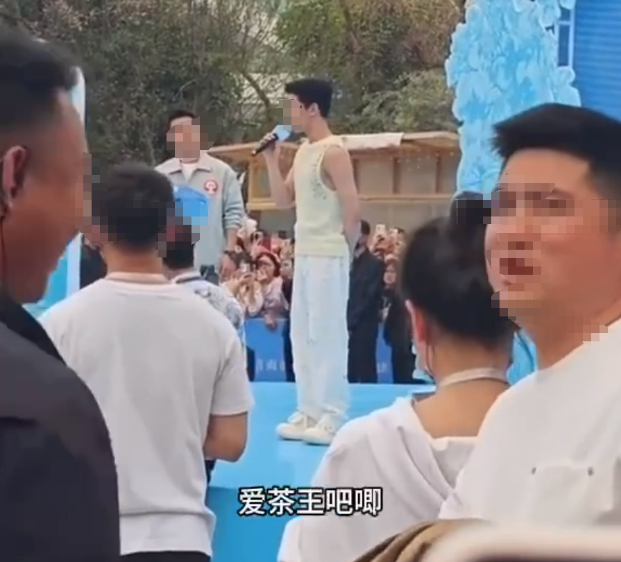 霸王茶姬终于对&ldquo;茶王吧唧&rdquo;下手了，网友辣评笑癫了！