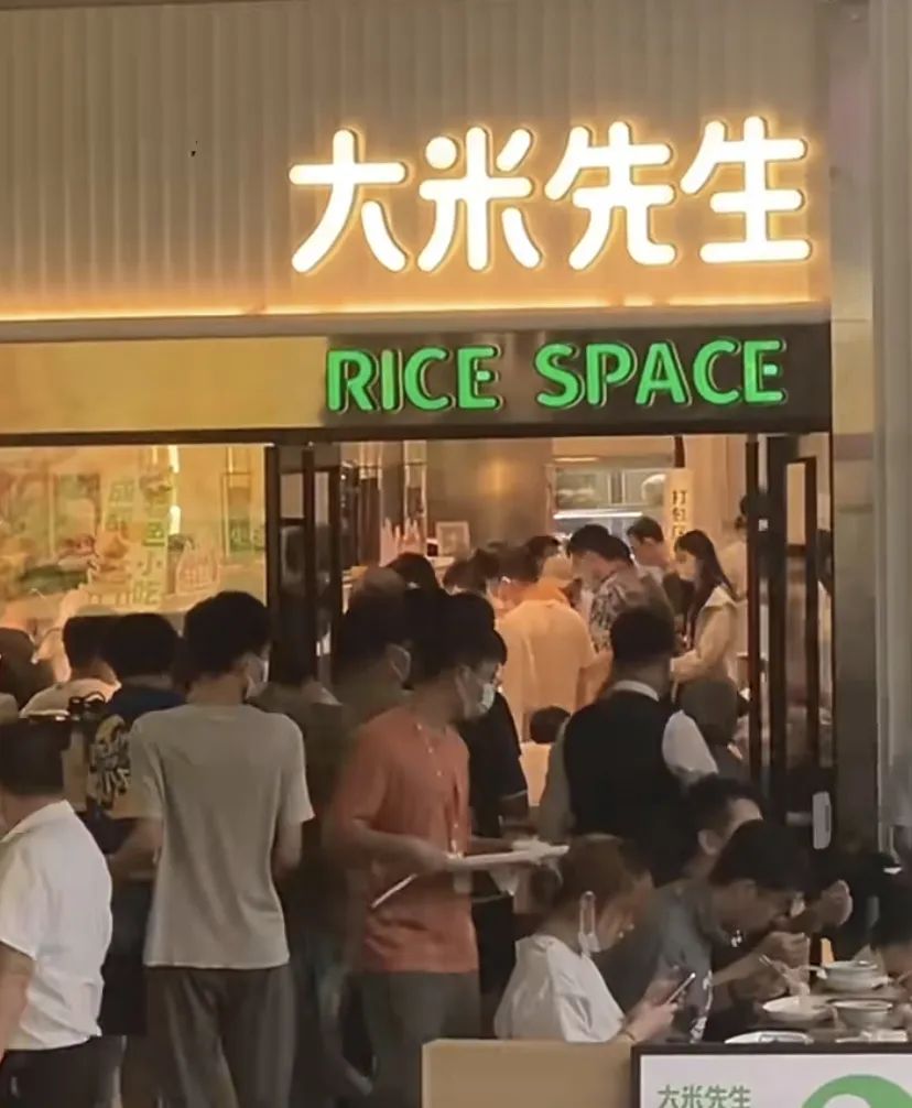 月薪5万的文案,都去写围挡了