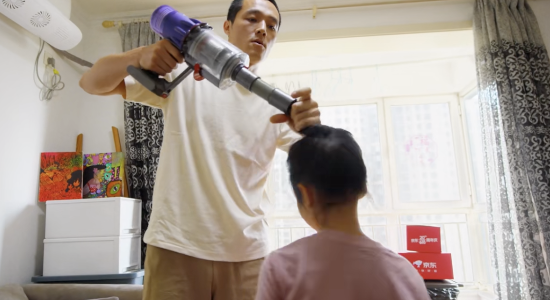 这是一条“爹”味儿很重的视频……..
