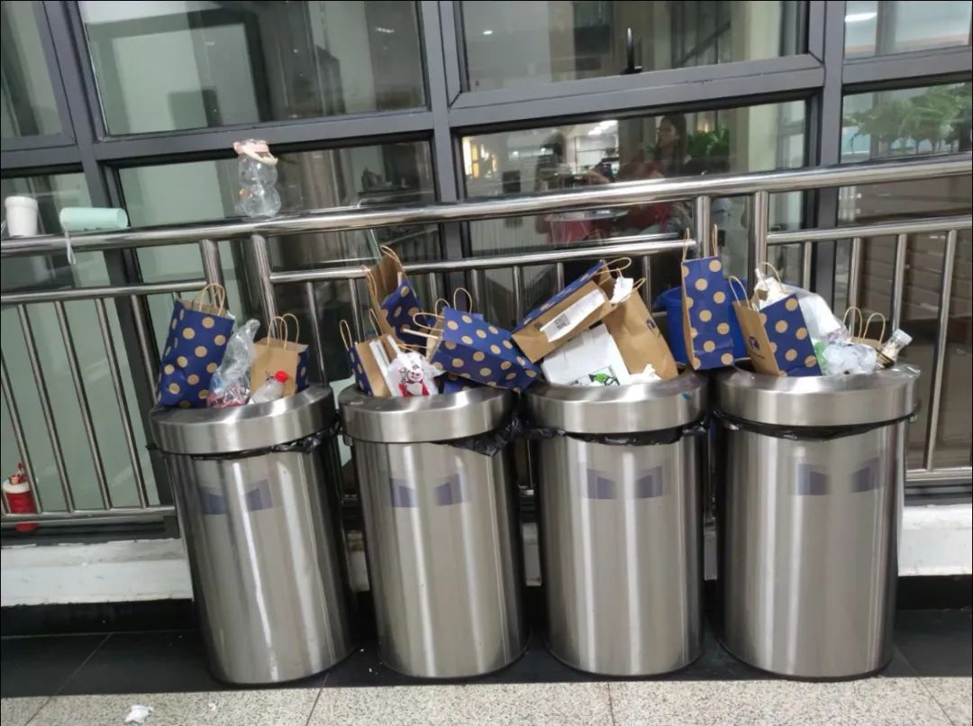 瑞幸把门店开进医院,网友:建议纳入医保!