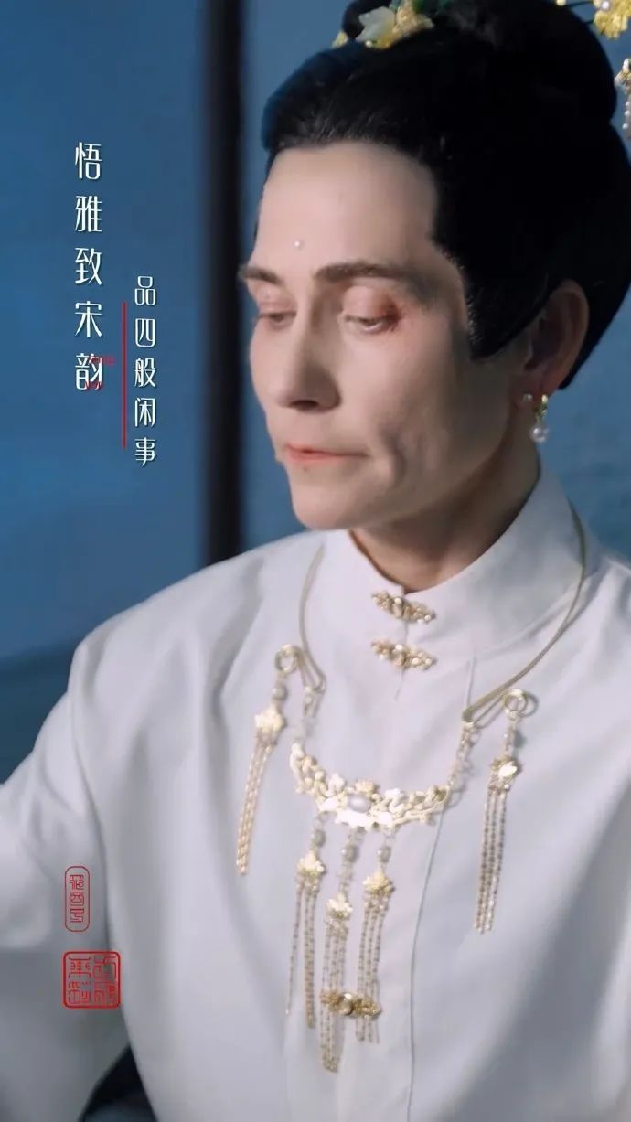 花西子审美上热搜,网友:这是照着李佳琦化的吗!