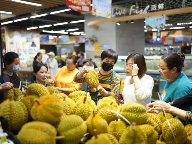 中百集团变革：对内探索&ldquo;双新&rdquo;，对外&ldquo;蹭&rdquo;胖东来