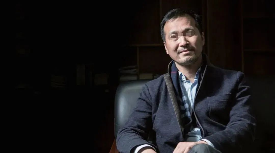 这对富豪兄弟,全靠“超模”续命