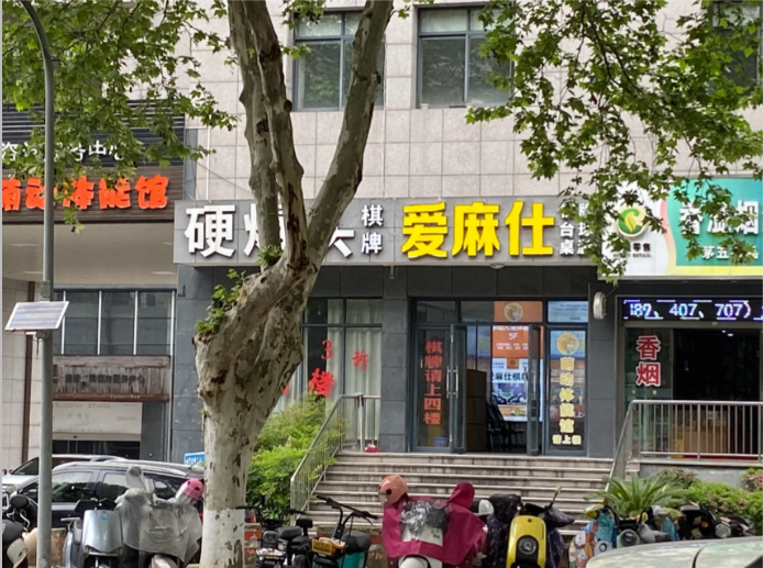 品牌“擦边”平替爆火,爱马仕看傻眼......