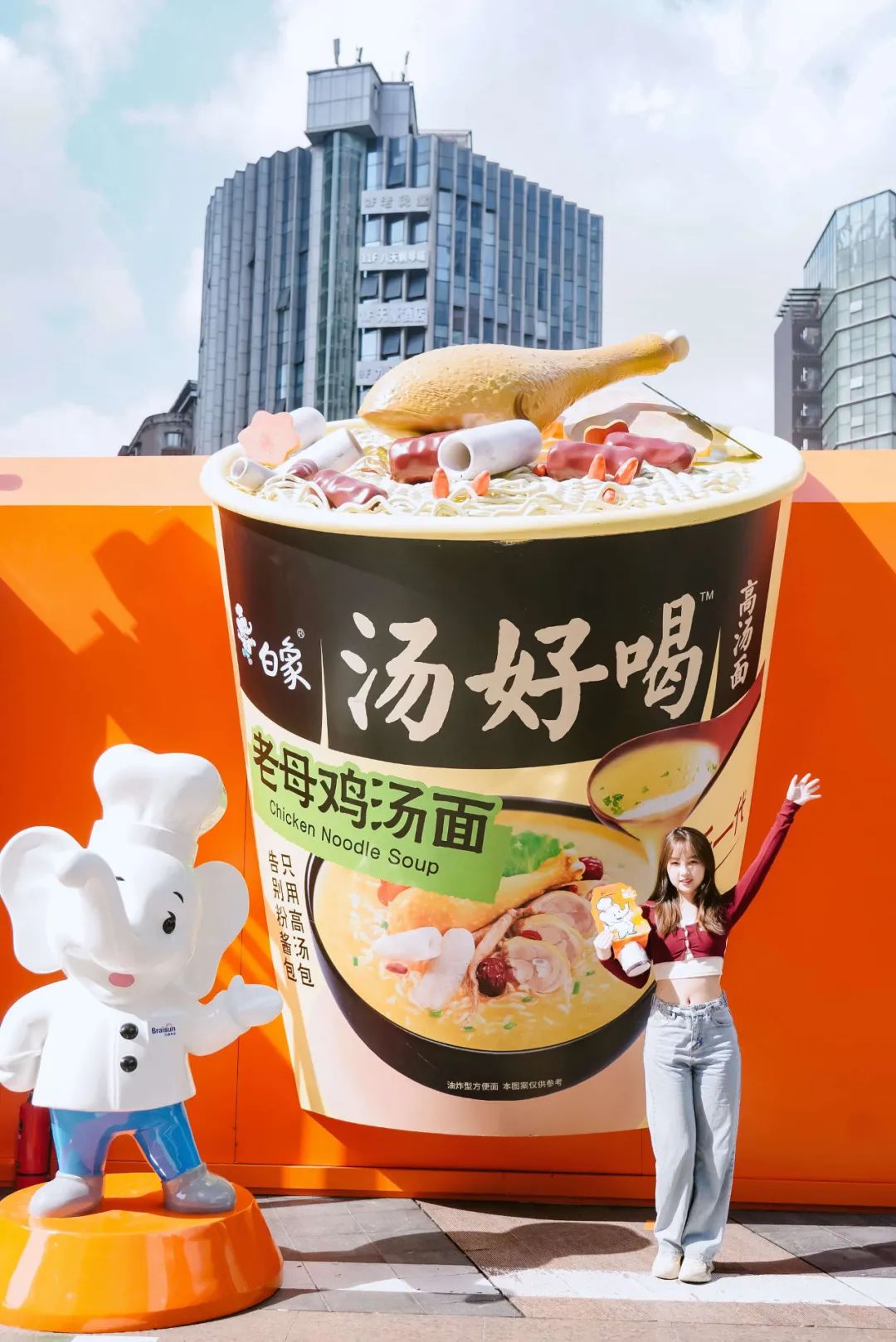从白象泡面工厂的爆火，看品牌如何圈粉Z世代