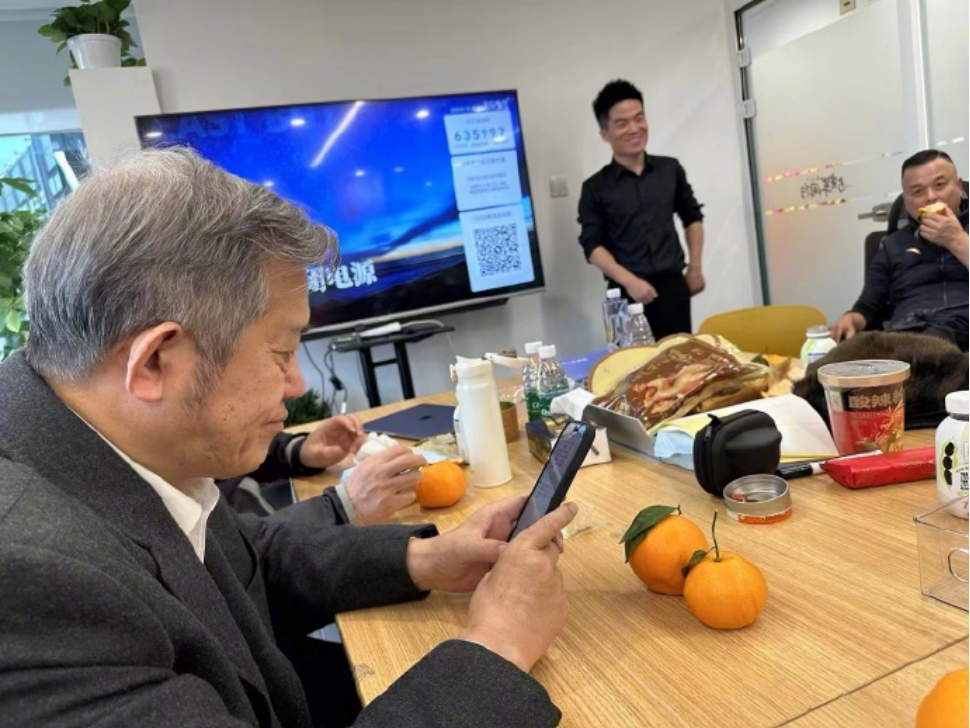 程前的朋友圈缺的是周鸿祎还是董宇辉?