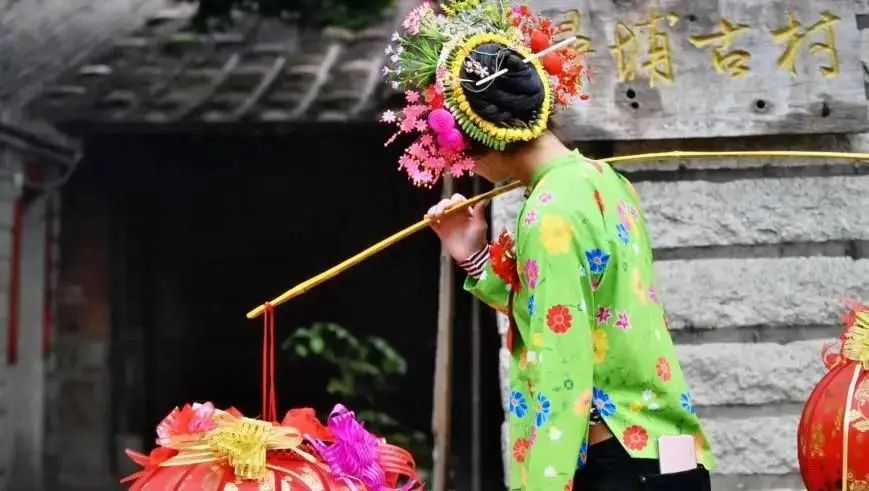 赵丽颖新妆爆火全网,“簪花生意”日入5万?