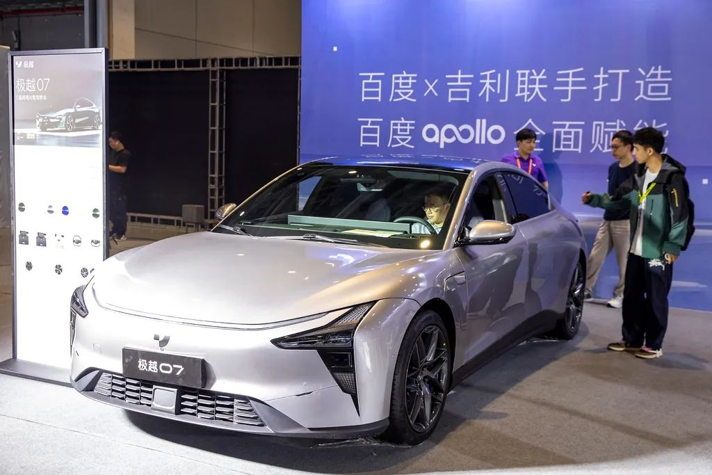 百度、吉利双Buff加持的极越汽车,因何走向了末路?