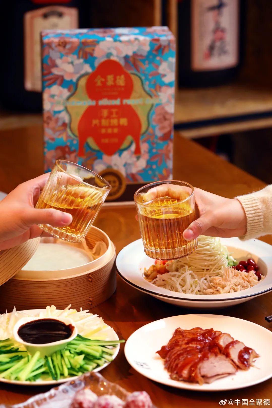 一边骂惨一边卖爆,预制菜年夜饭太尬了!
