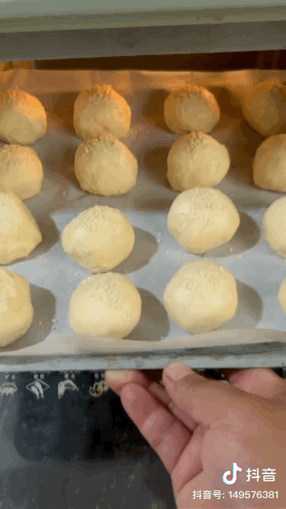 5点起床为一家人做饭的王蓉,成为600万网友的“互联网妈妈”