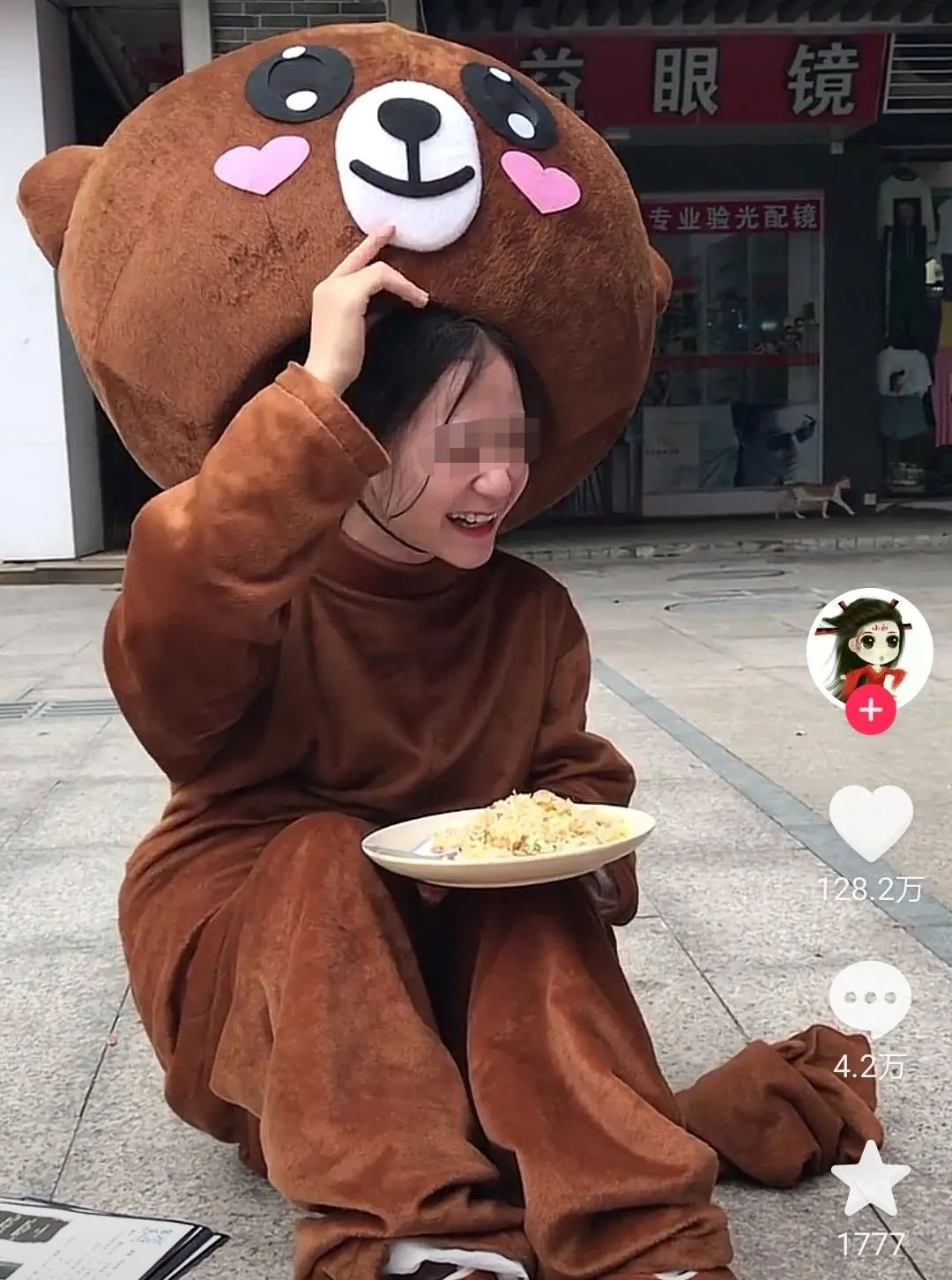 被扔臭鸡蛋的女网红,78亿身价全是炒作出来的?